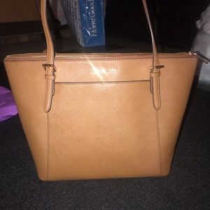 TAN MICHAEL KORS BAG